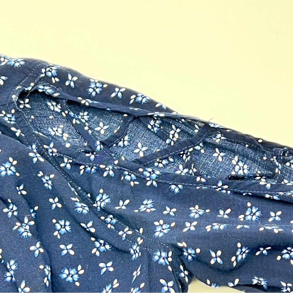 Maurices Navy Floral Print Button Down Shirt w/Open Lattice on Sleeves-Size EX - Picture 8 of 11